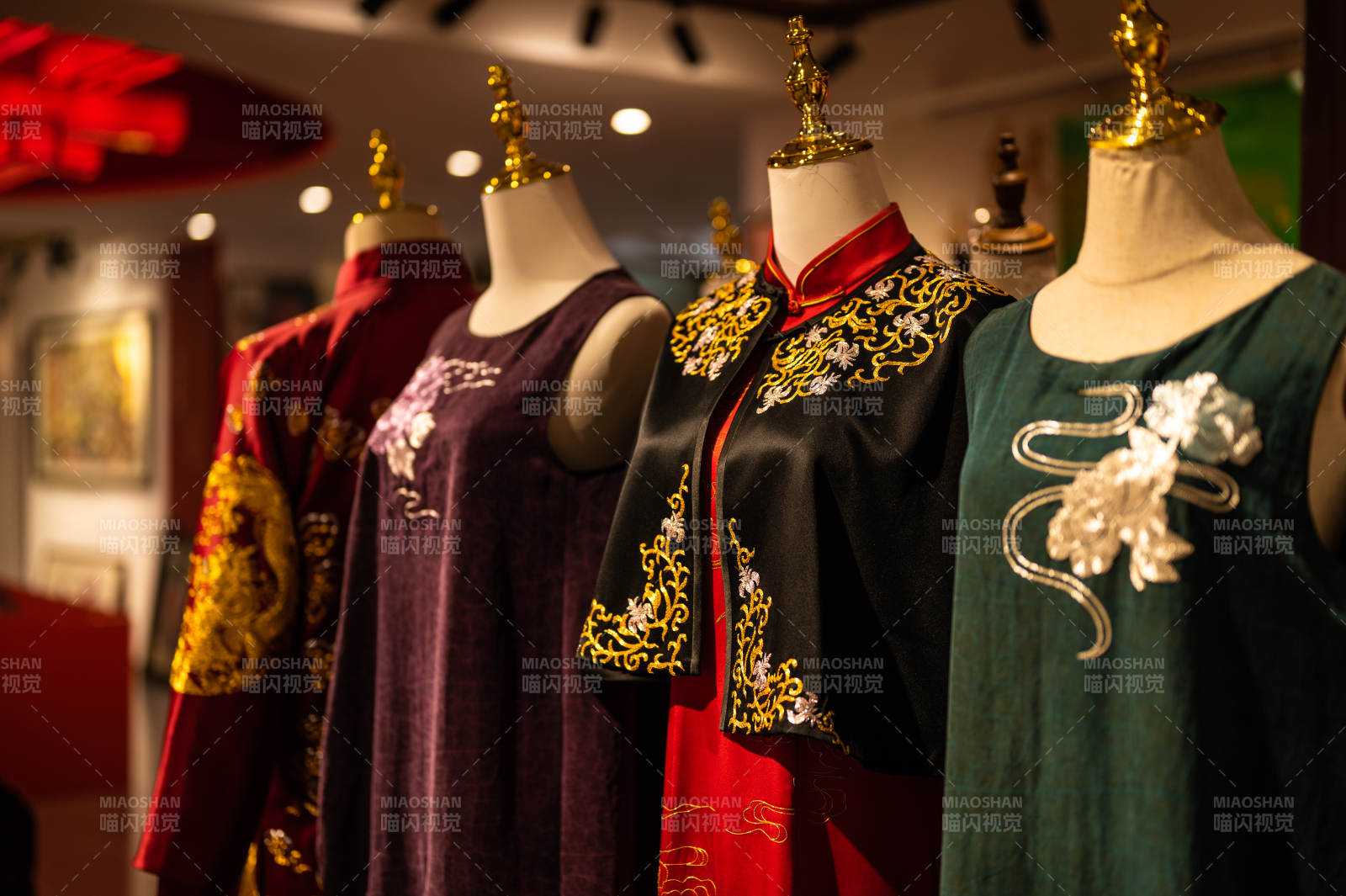 传统服饰展示图片