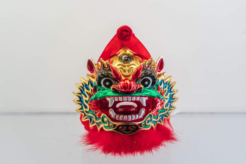 红色舞狮面具图片