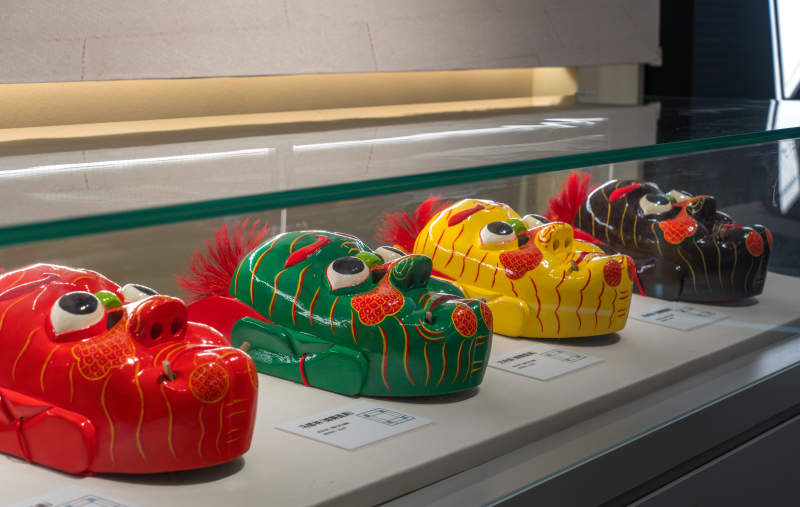 广东省非遗展示馆的湛江傩舞面具图片