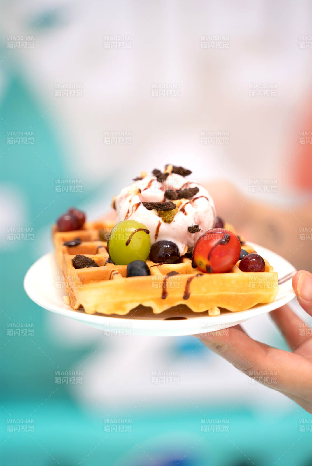 美味华夫饼配冰淇淋图片