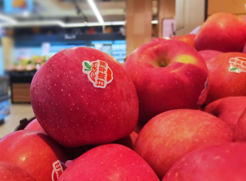 超市里的红苹果图片