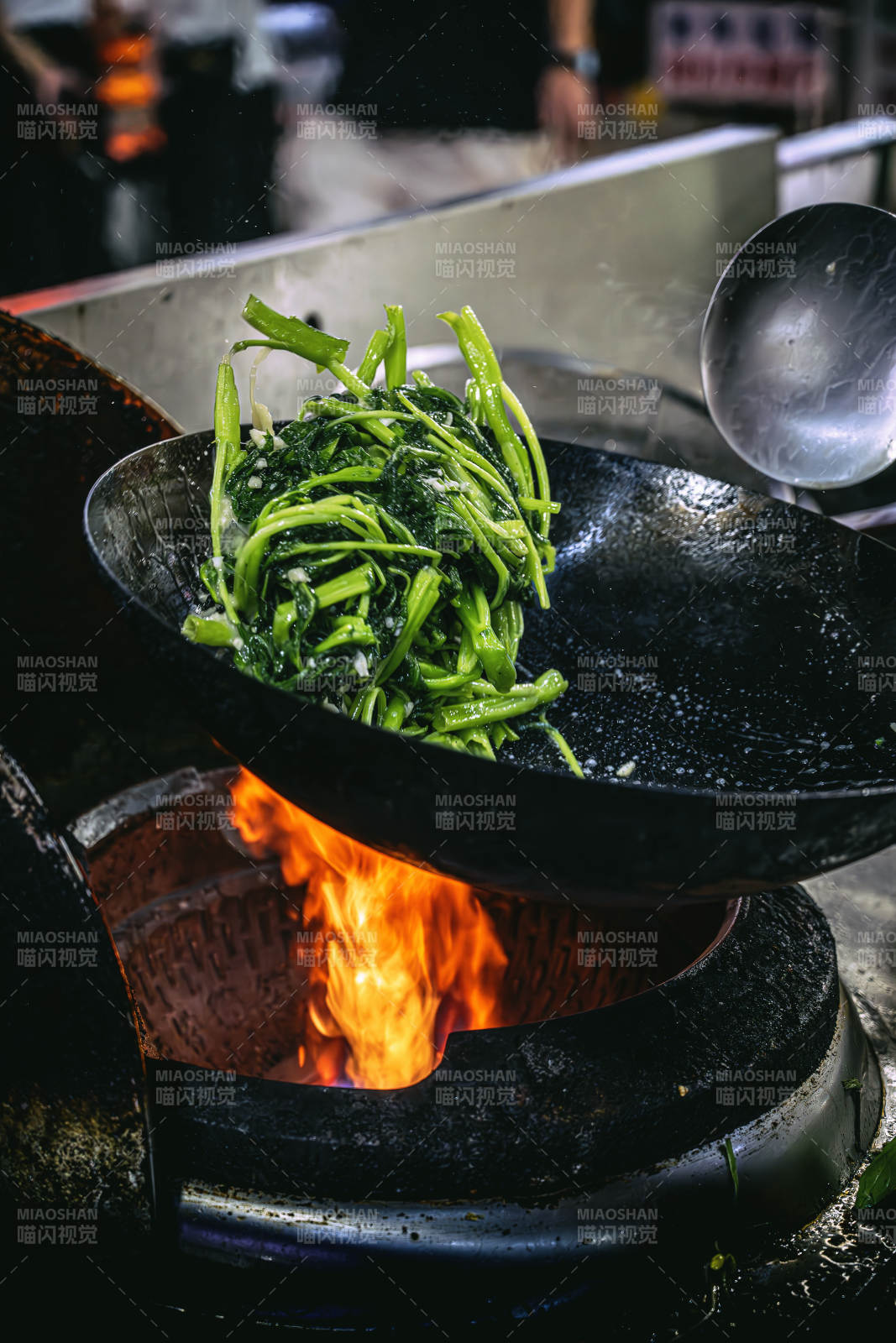 火焰炒青菜 美味瞬间成图片