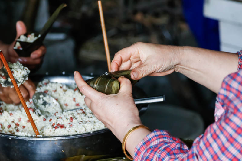 包粽子的传统手艺图片