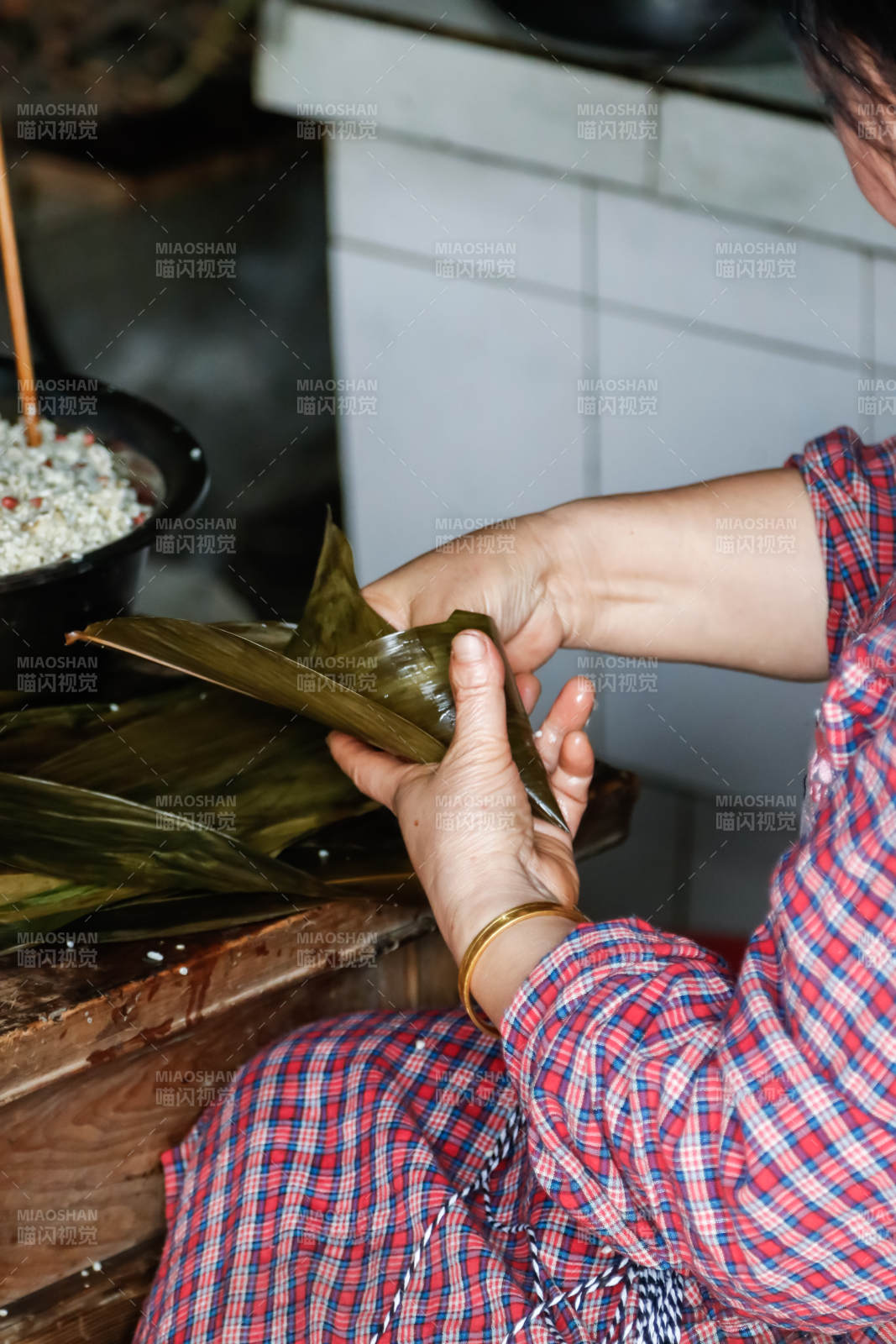 包粽子的传统手艺图片