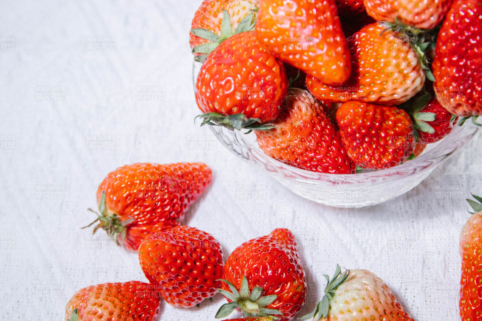 新鲜草莓 甜美诱人图片