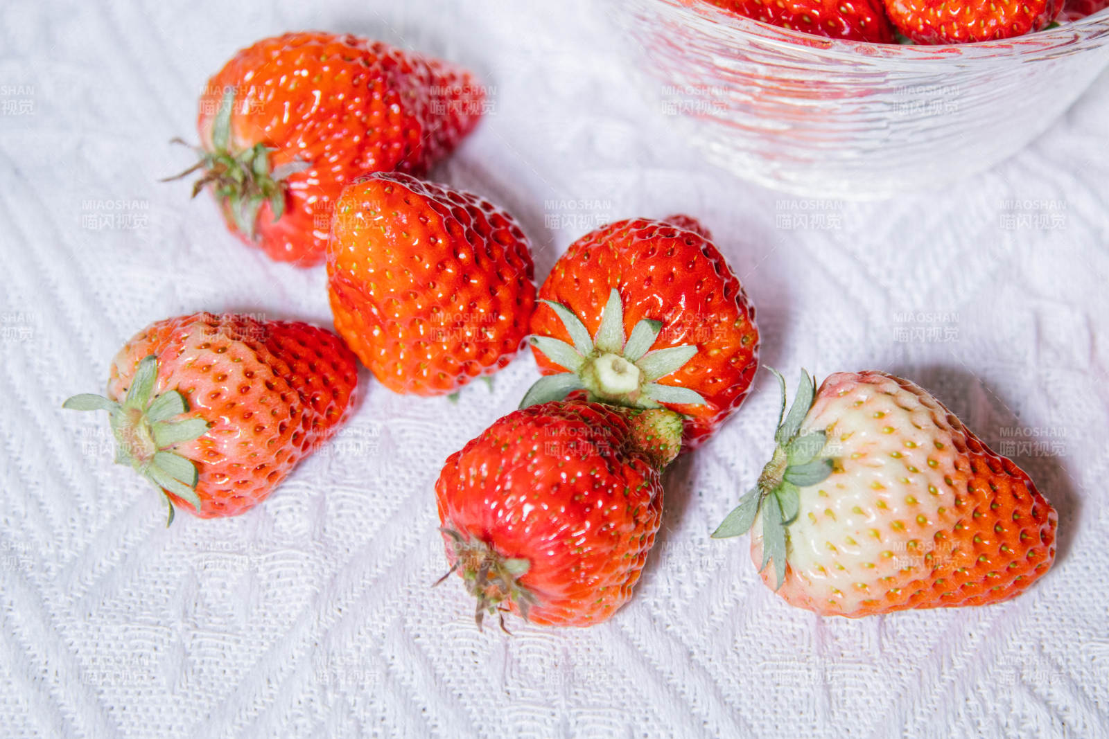 新鲜草莓 甜美诱人图片