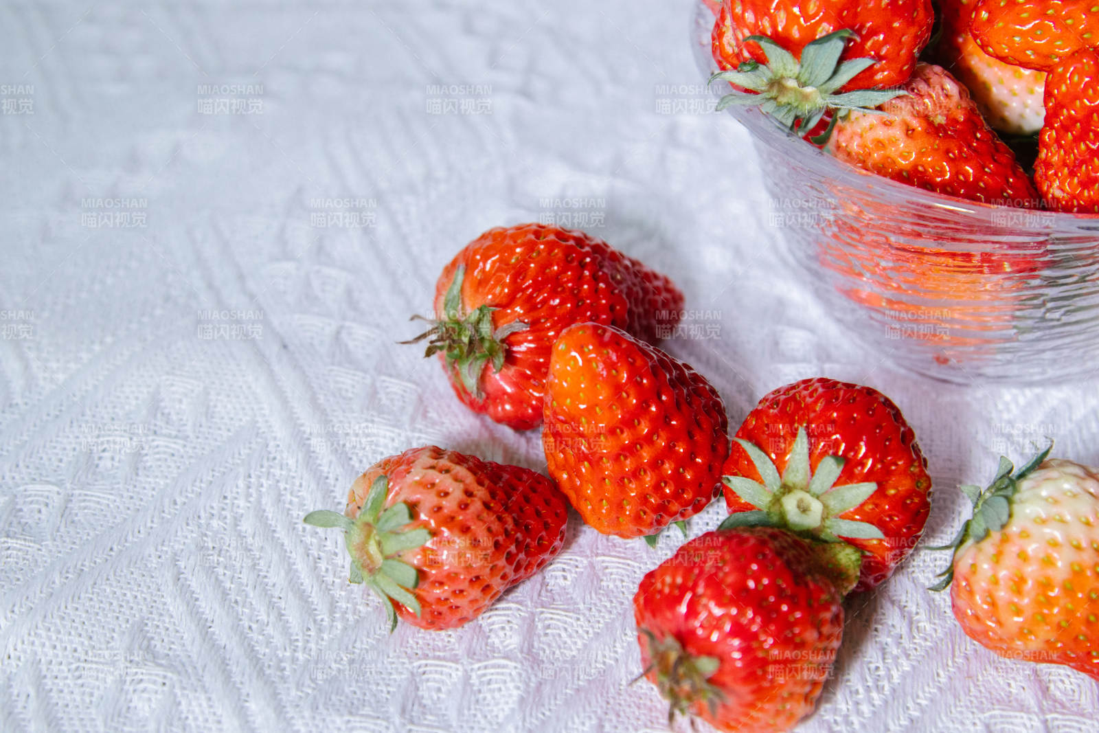 新鲜草莓 甜美诱人图片