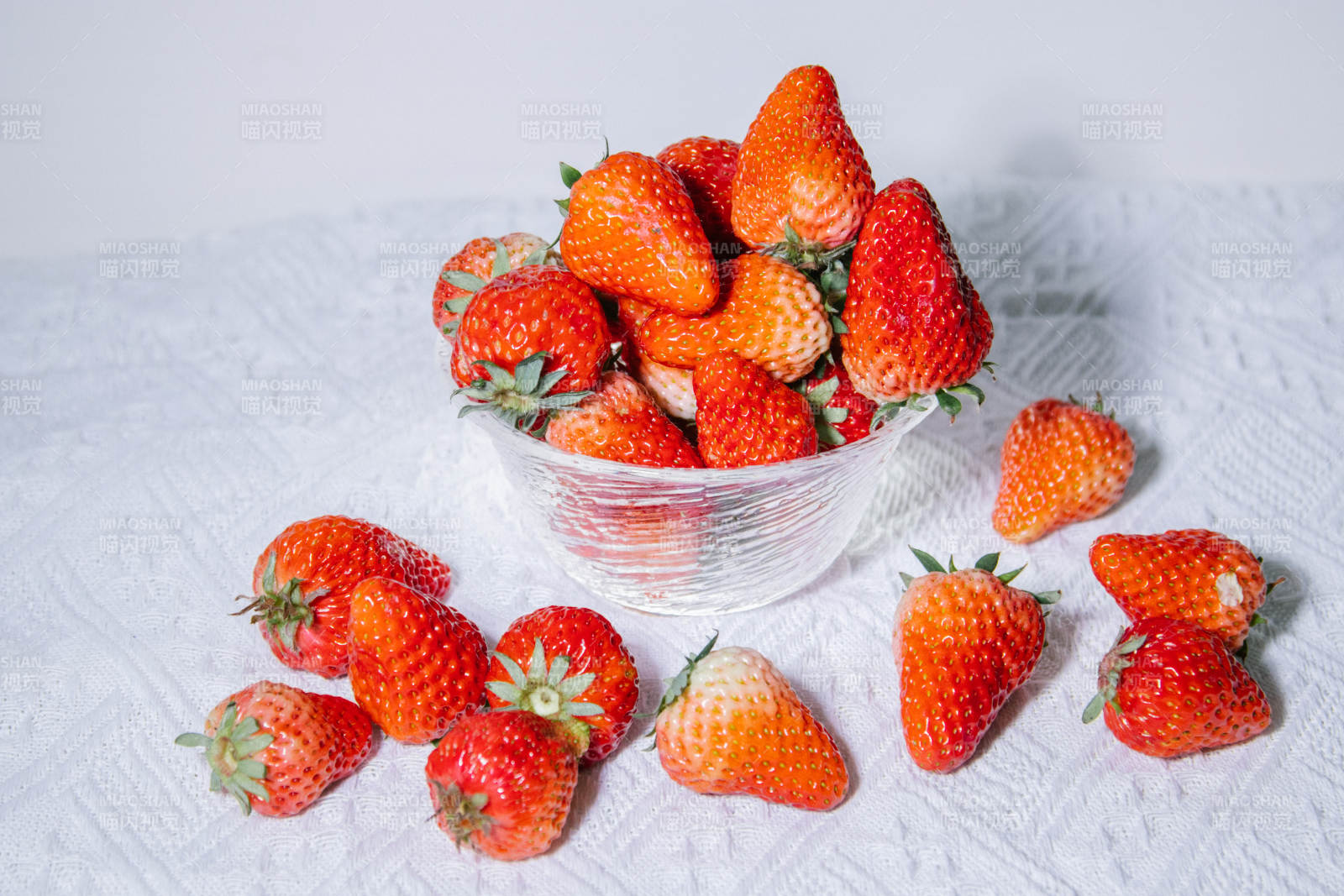 新鲜草莓 甜美诱人图片