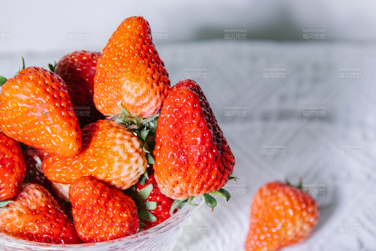 新鲜草莓 甜美诱人图片