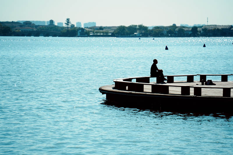 湖畔静思 独享宁静时光图片