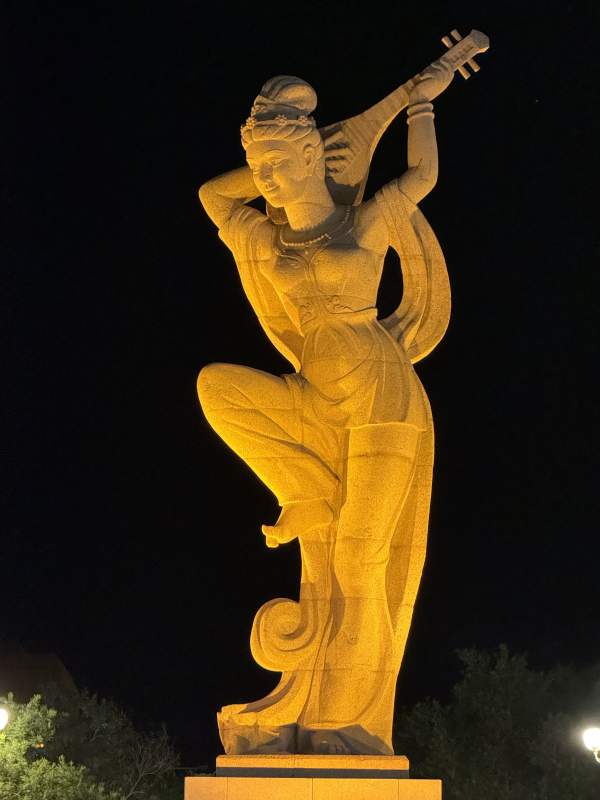 敦煌市标一一反弹琵琶图片