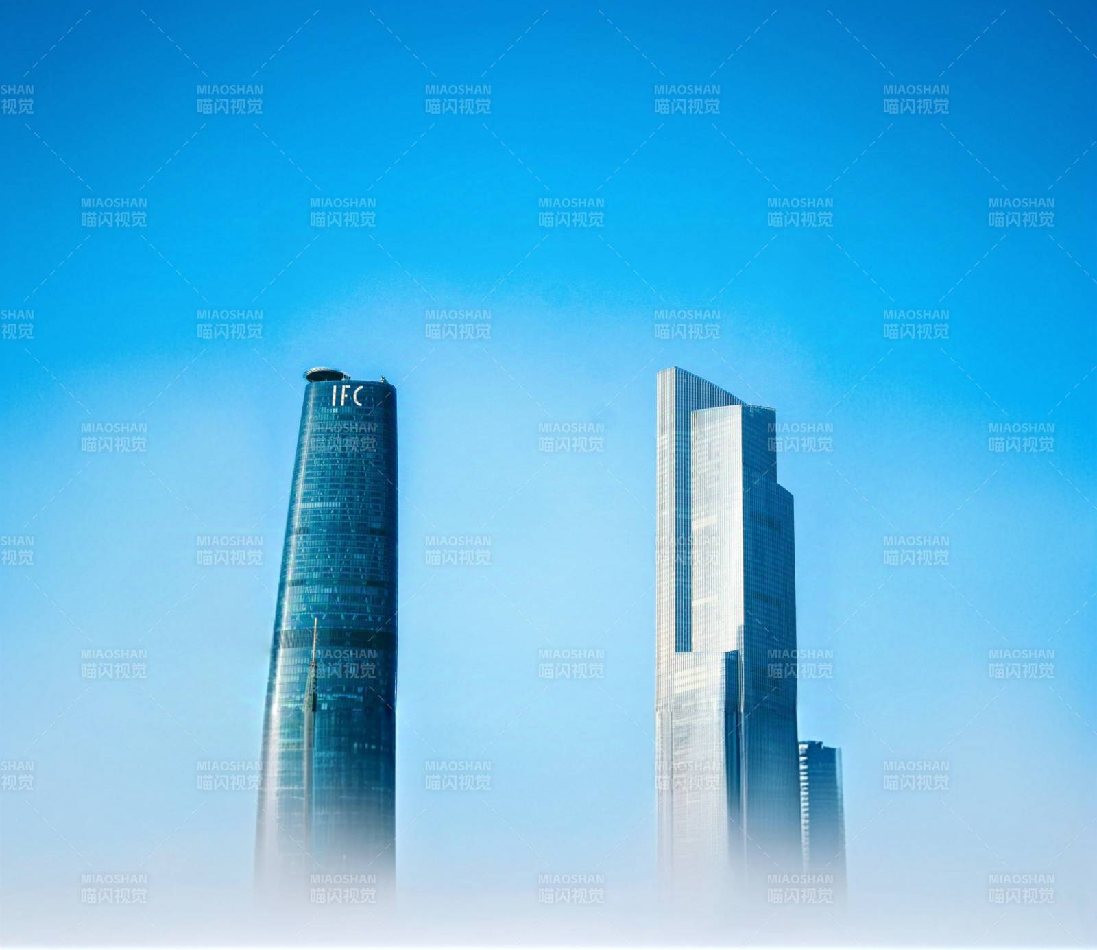 双高楼云端映蓝天图片