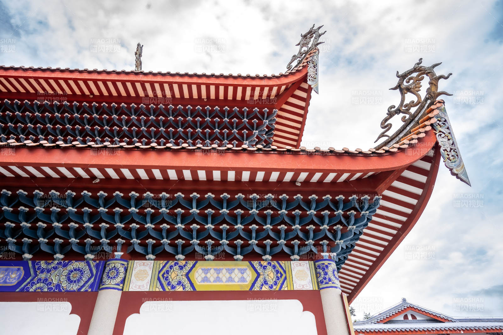 传统中式建筑屋檐细节图片