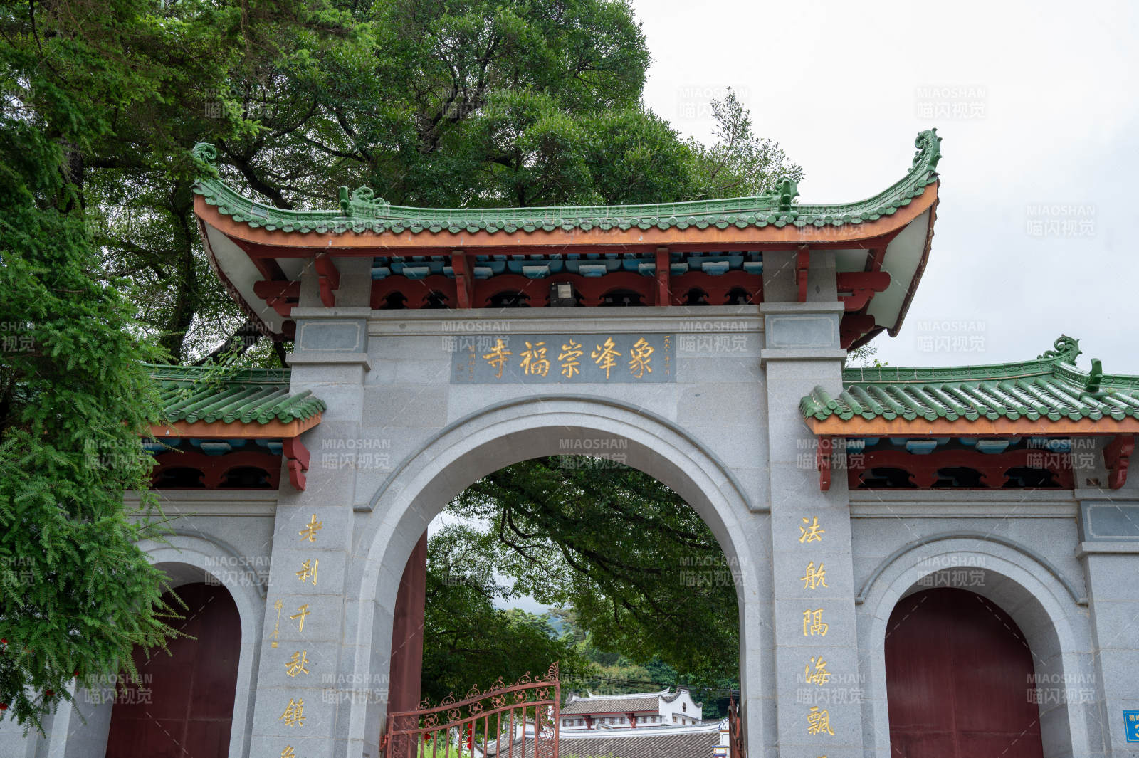 象峰崇福寺山门入口图片