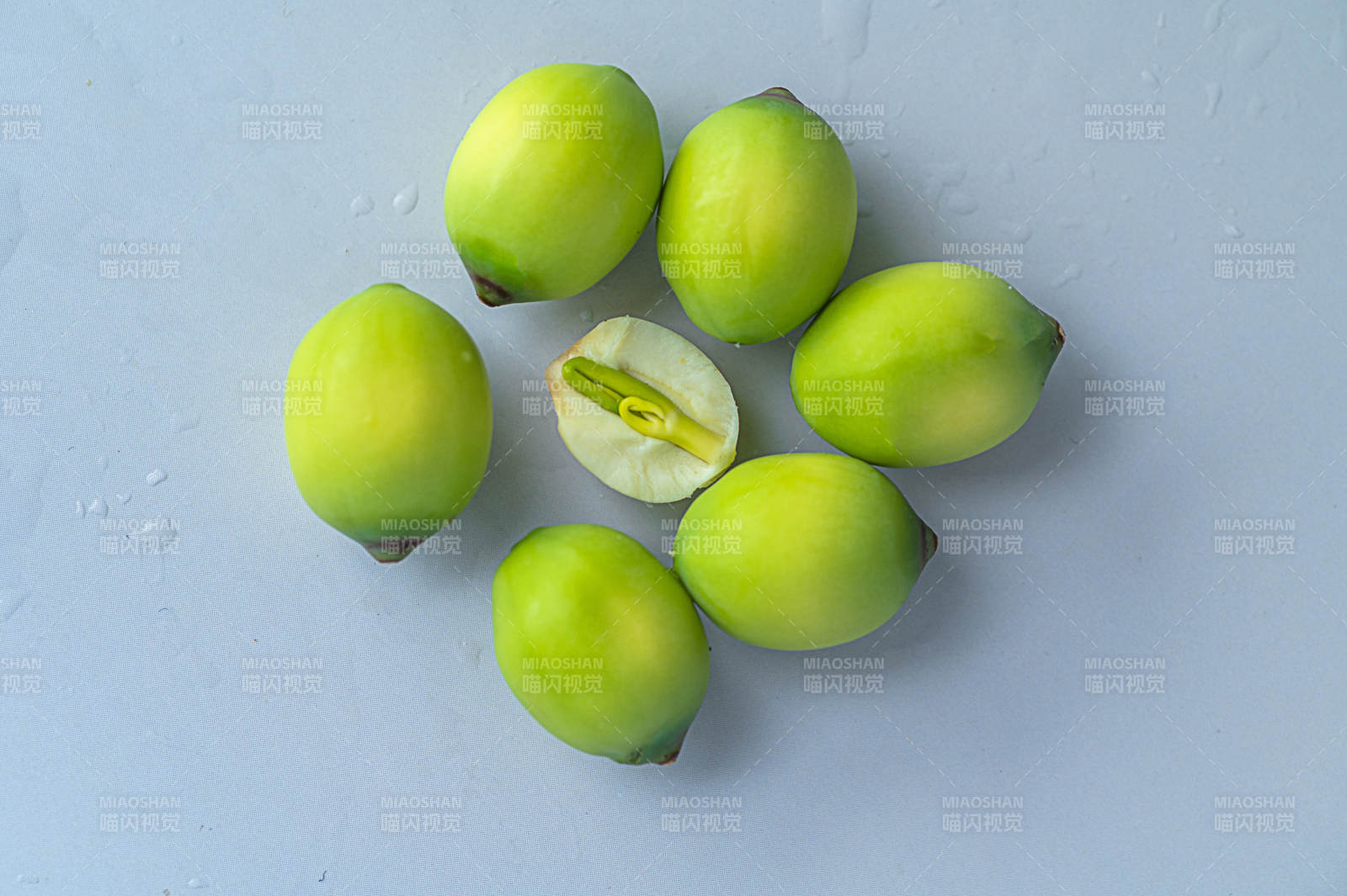 莲子切开展示图片