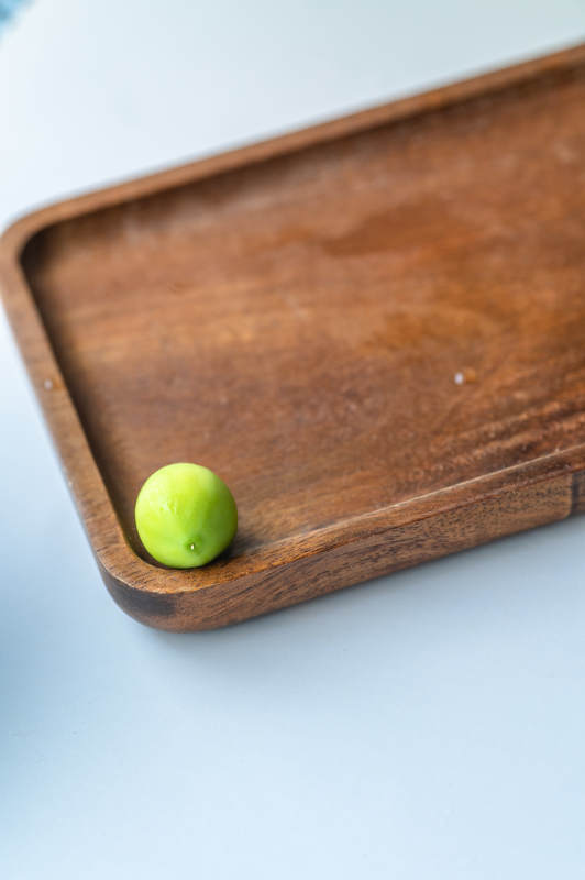 木盘上的莲子图片