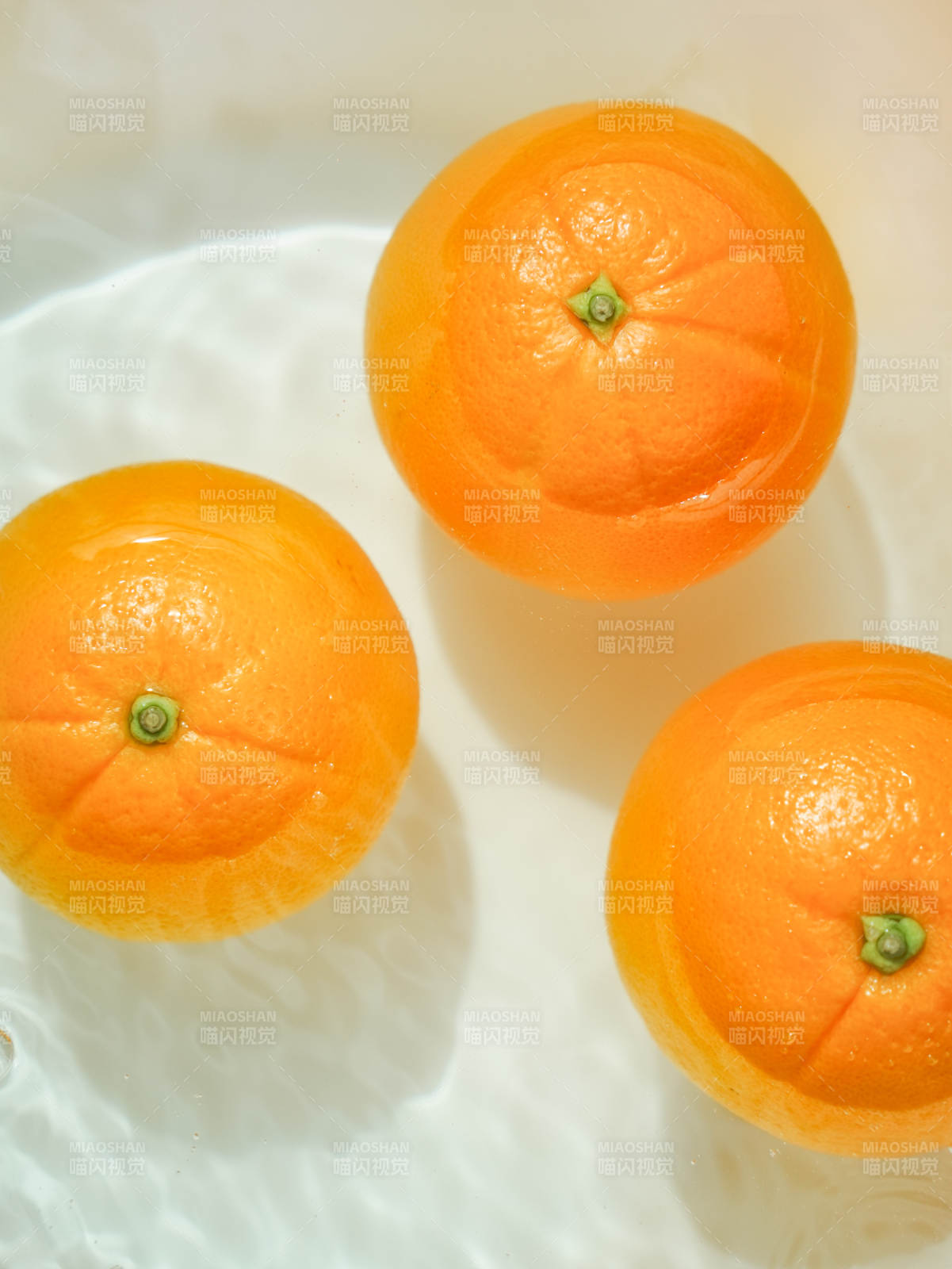 橙子三颗 清新诱人图片