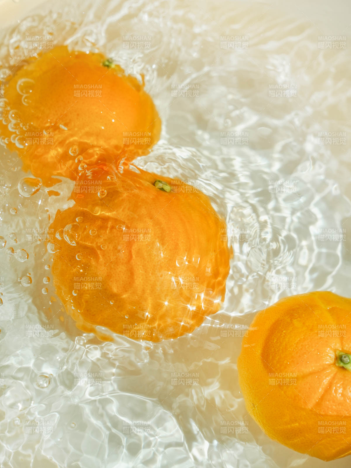 水中橙子 清新自然图片