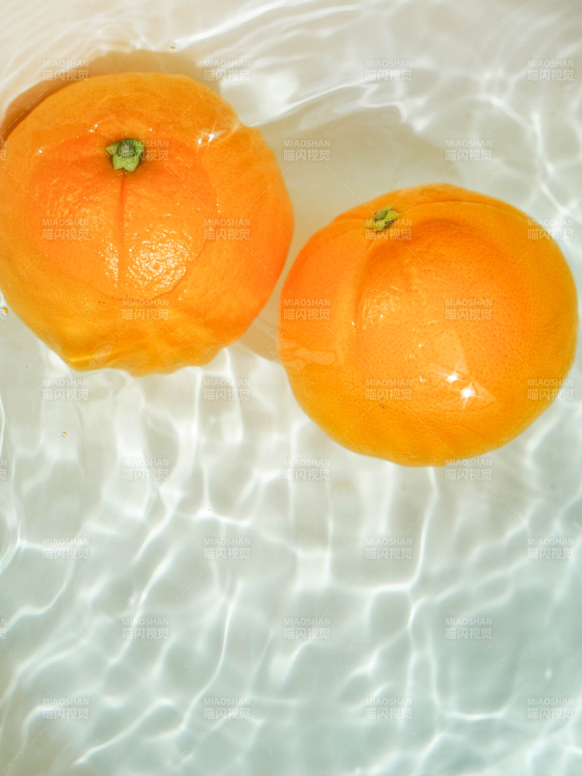 水中橙子 清新自然图片