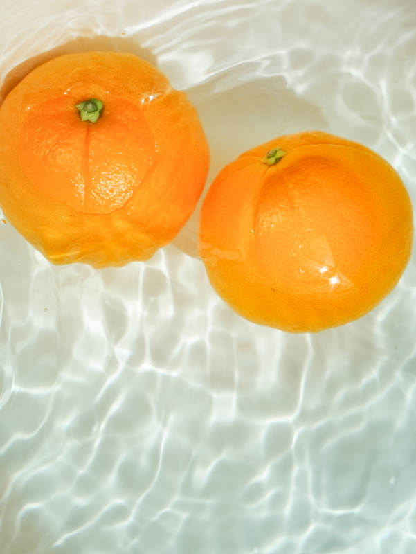水中橙子 清新自然图片