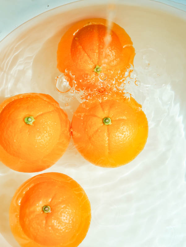 水中橙子 清新自然图片