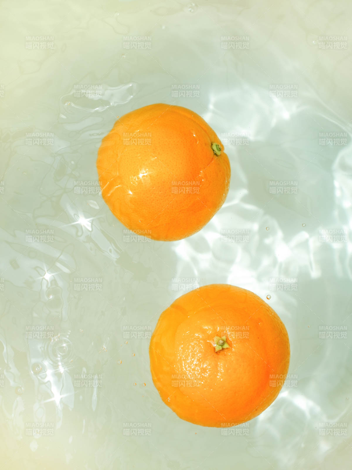 水中橙子 清新自然图片