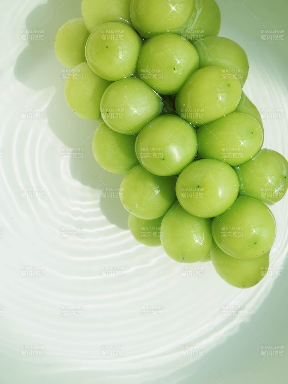 青葡萄的清新特写图片