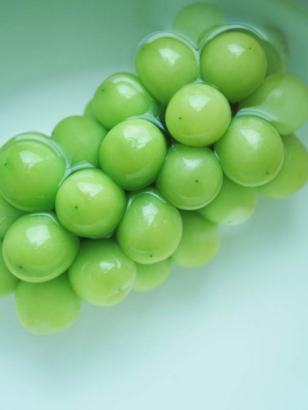 青葡萄的诱人光泽图片