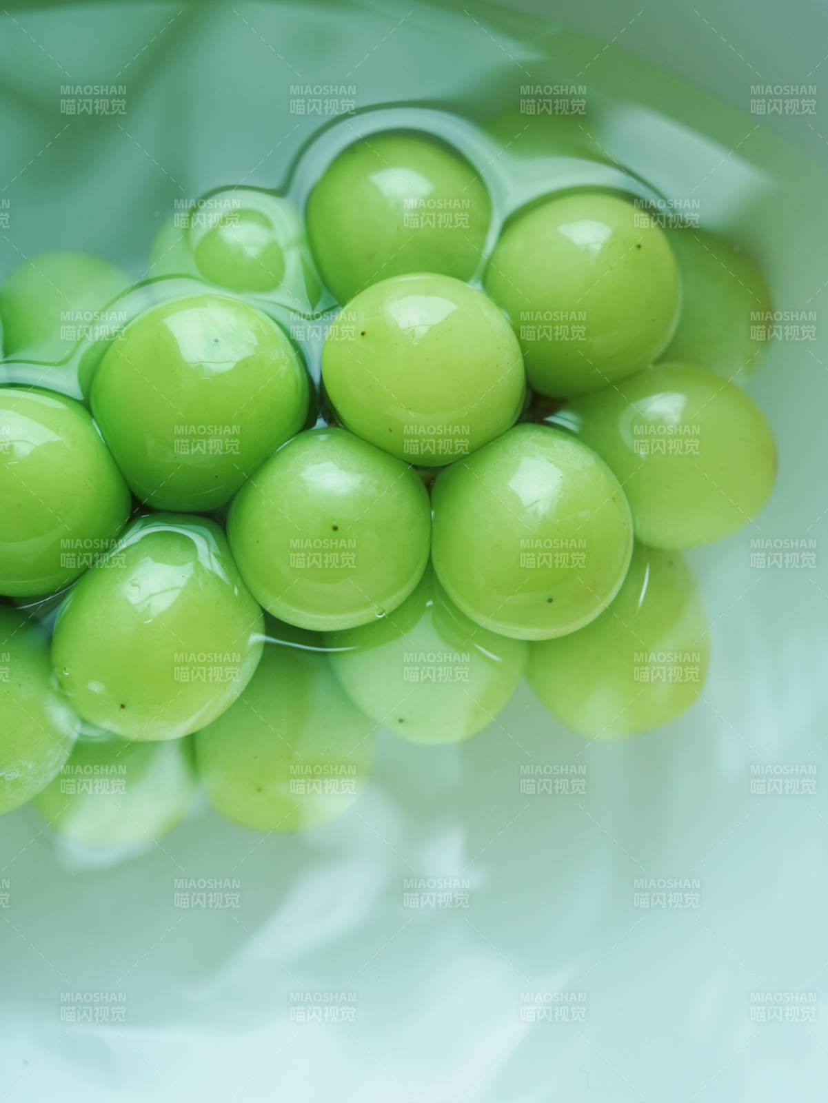 青葡萄的清新特写图片