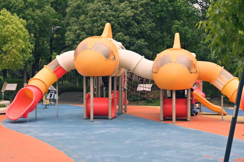 儿童乐园滑梯设施图片