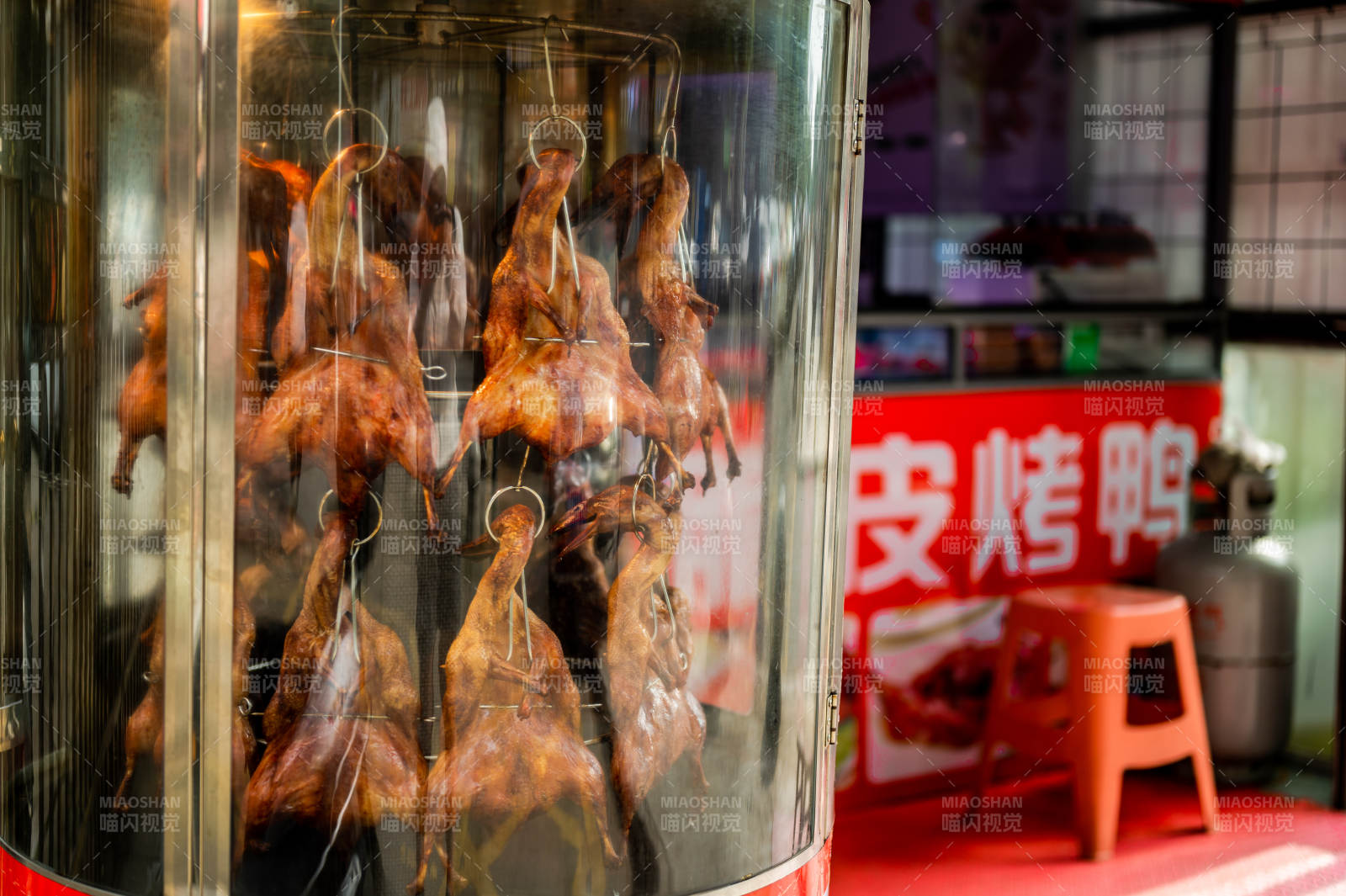 烤鸭旋转炉 美味诱人图片