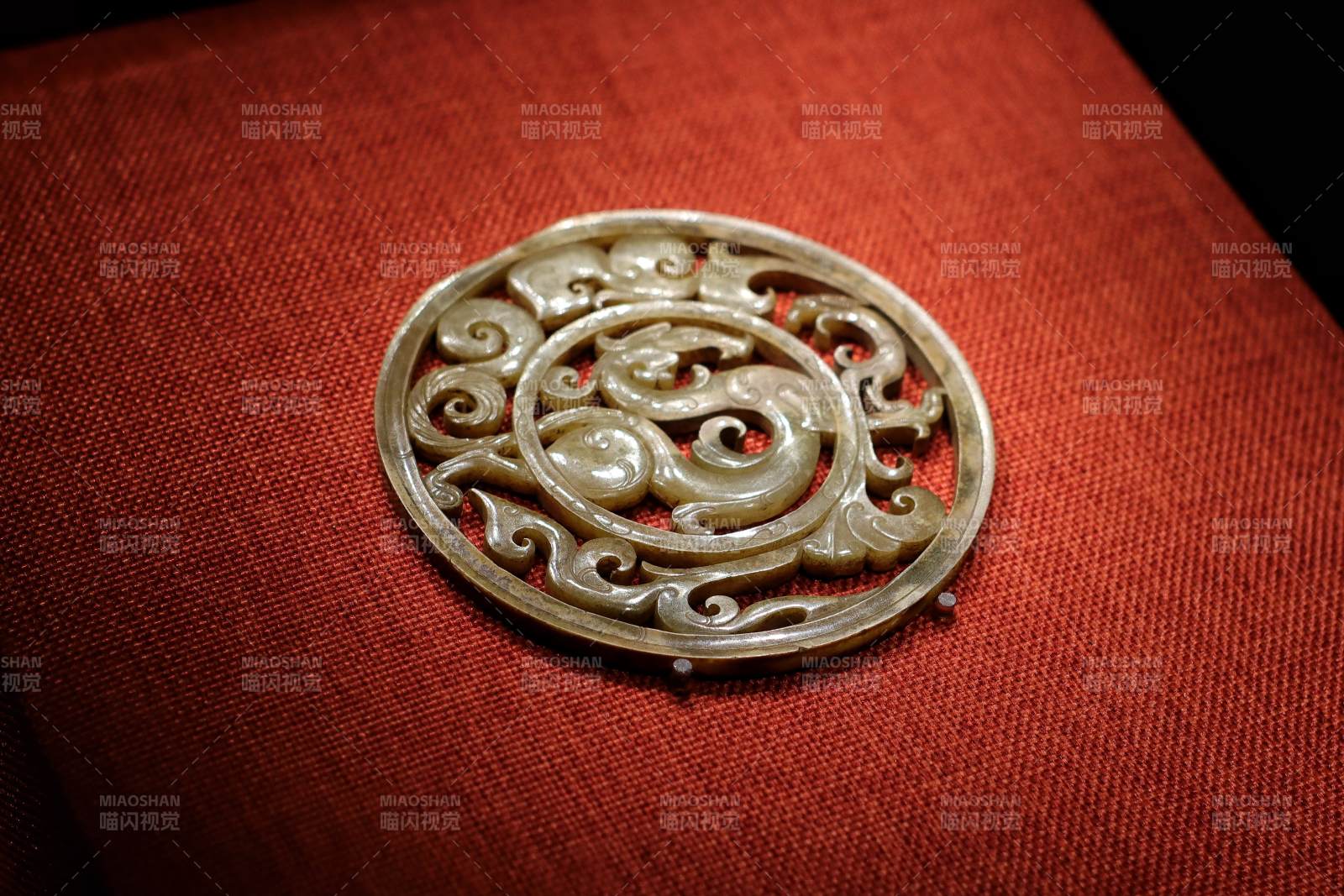 古代玉器 精美龙纹装饰品图片