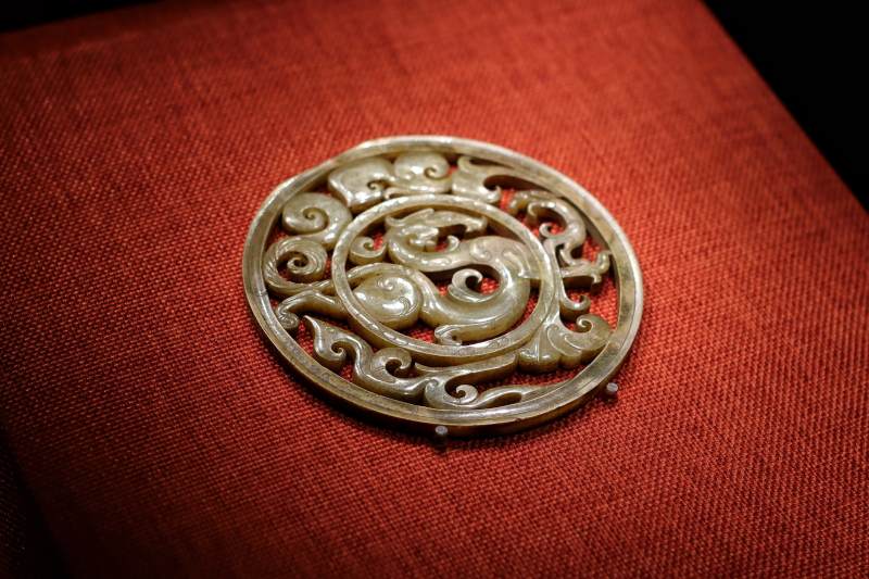 古代玉器 精美龙纹装饰品图片