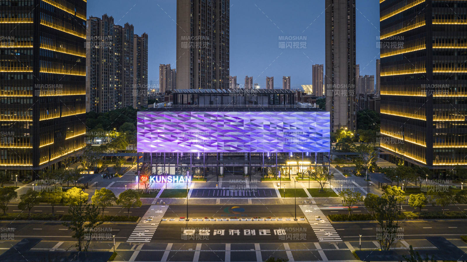 昆山城市夜景灯光秀图片