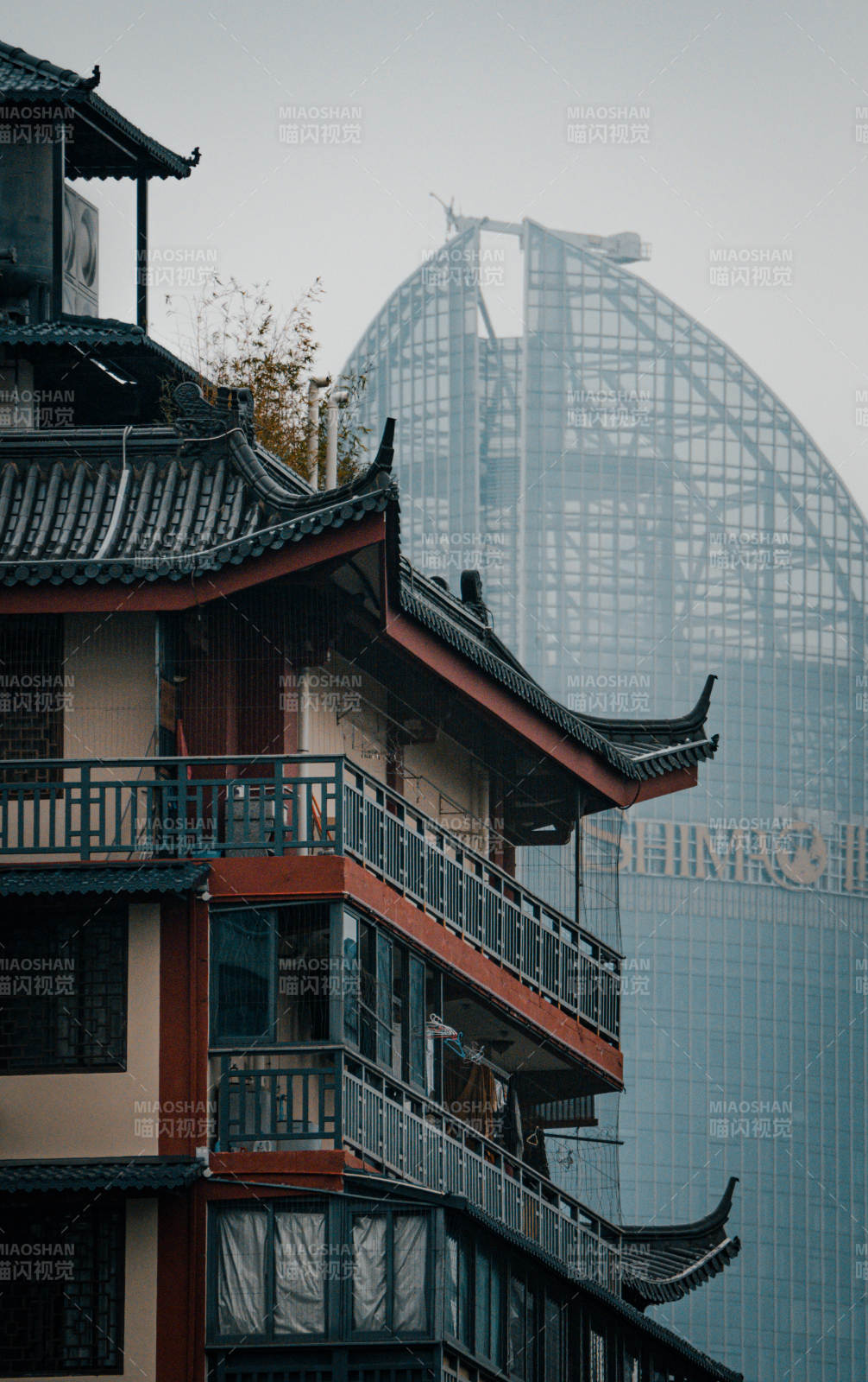 古今建筑对比图图片