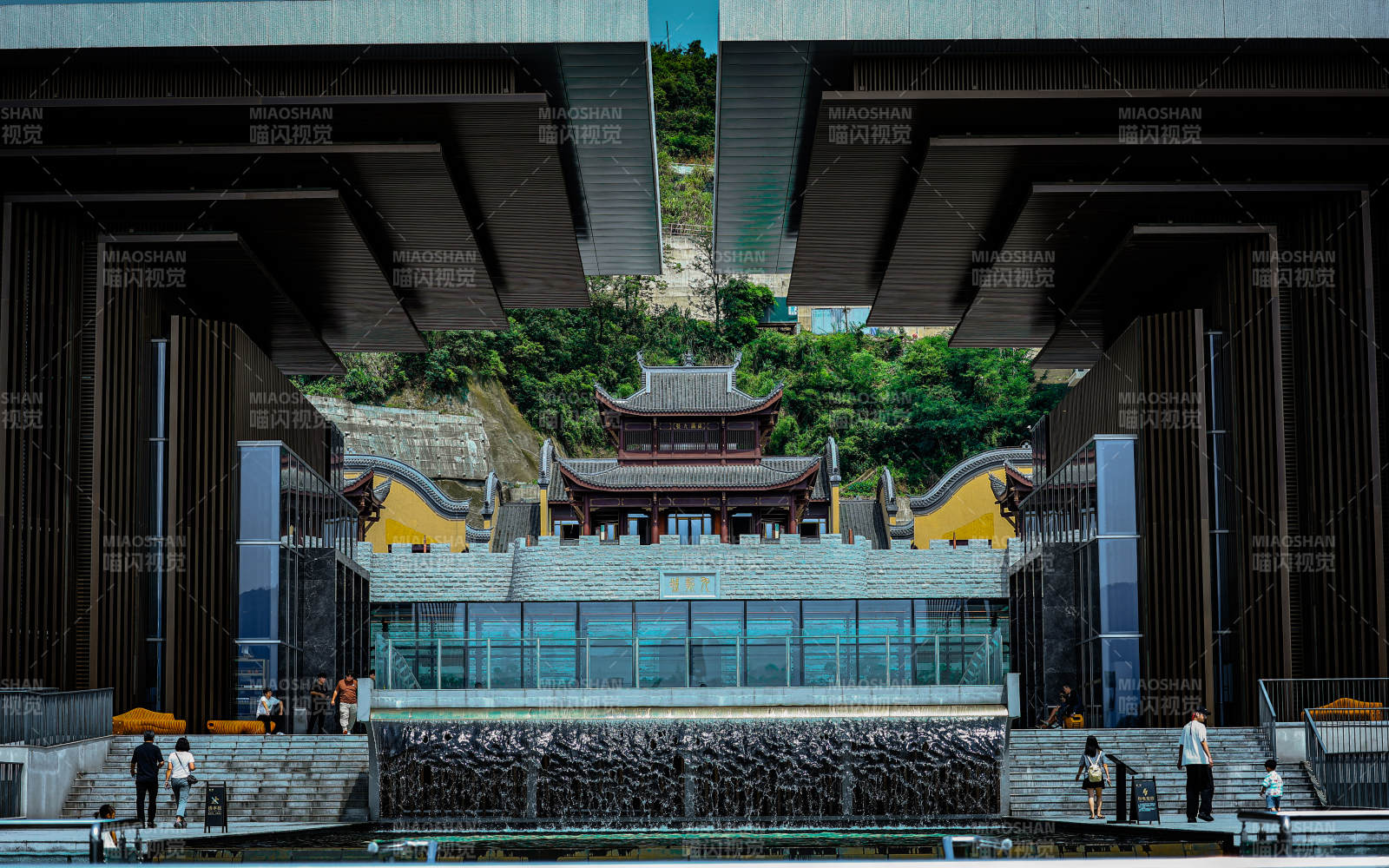 博物馆现代建筑与古寺相映成趣图片