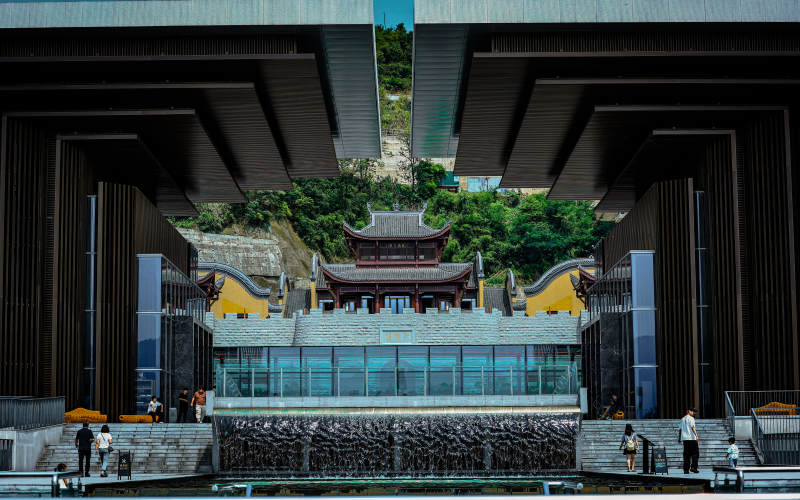 博物馆现代建筑与古寺相映成趣图片