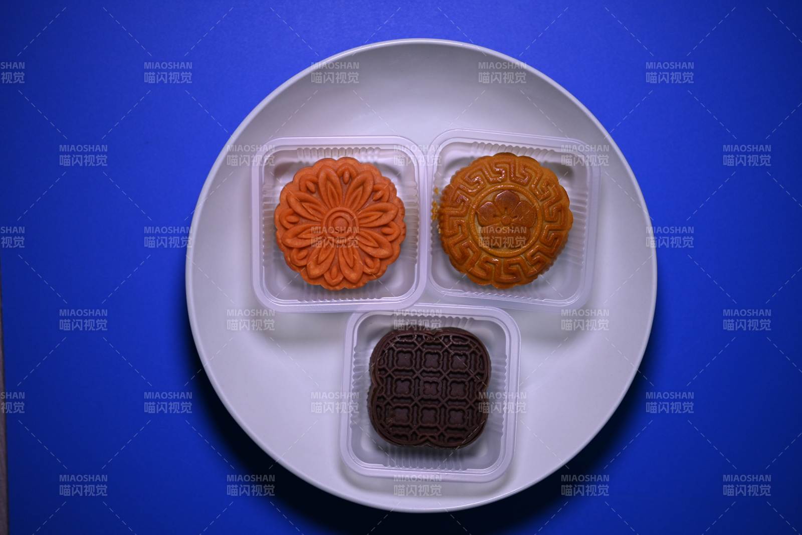 月饼三色 中秋佳节味图片