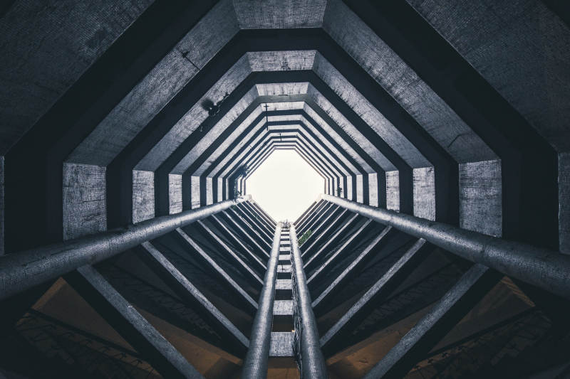 几何建筑的光影之美图片