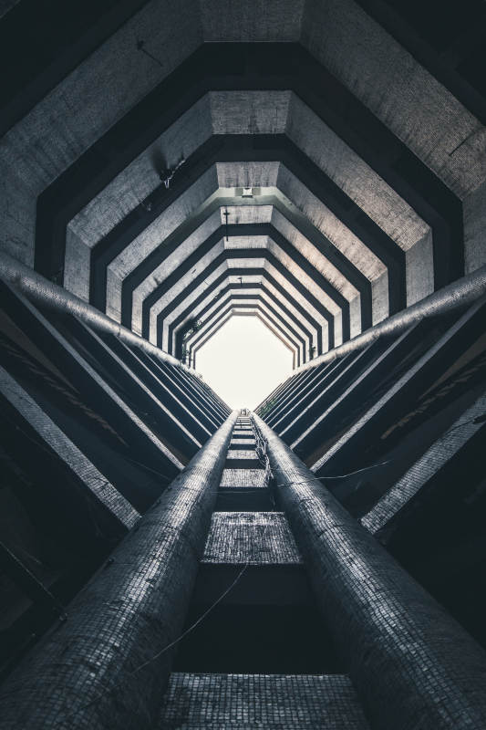 几何建筑的光影迷宫图片