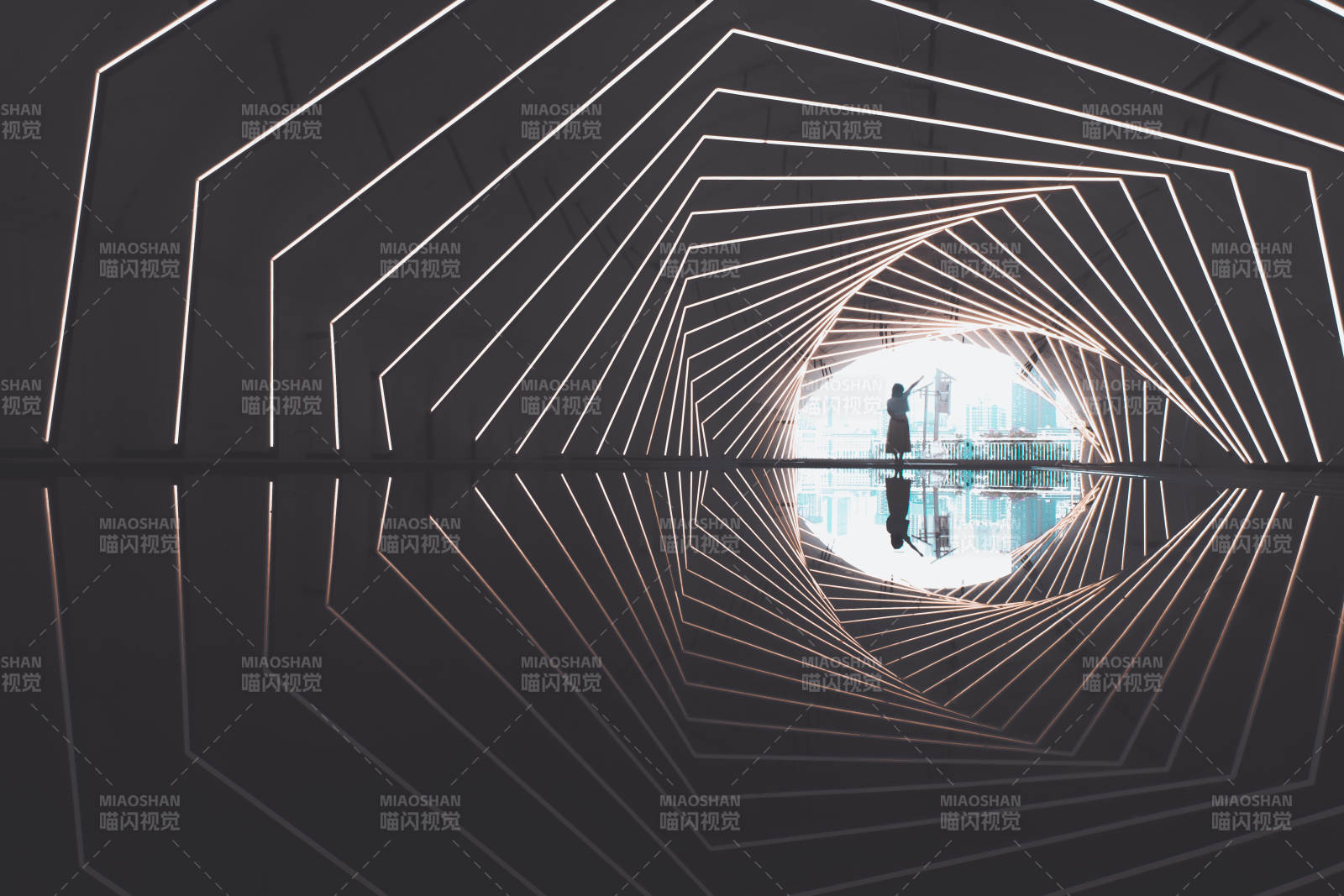 未来隧道的光影艺术图片