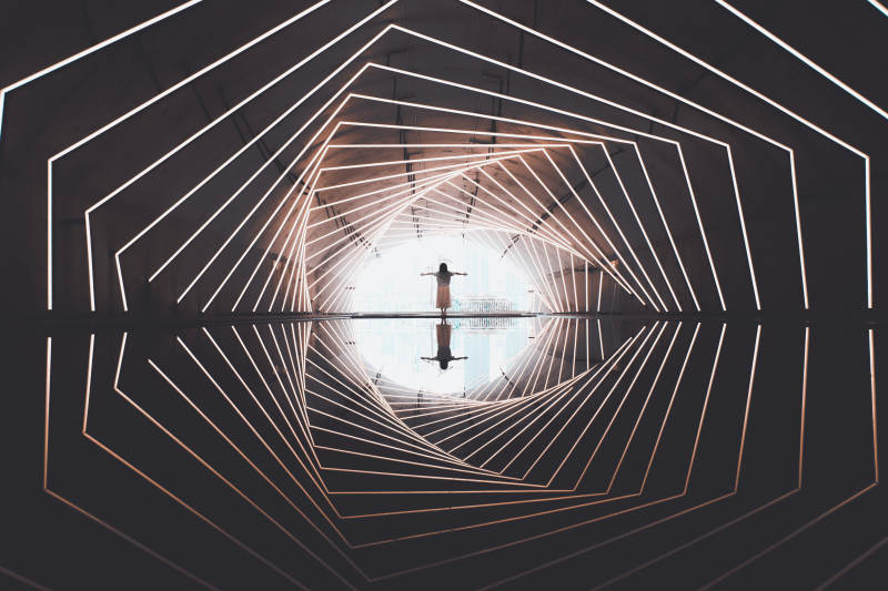 光与影的几何迷宫图片