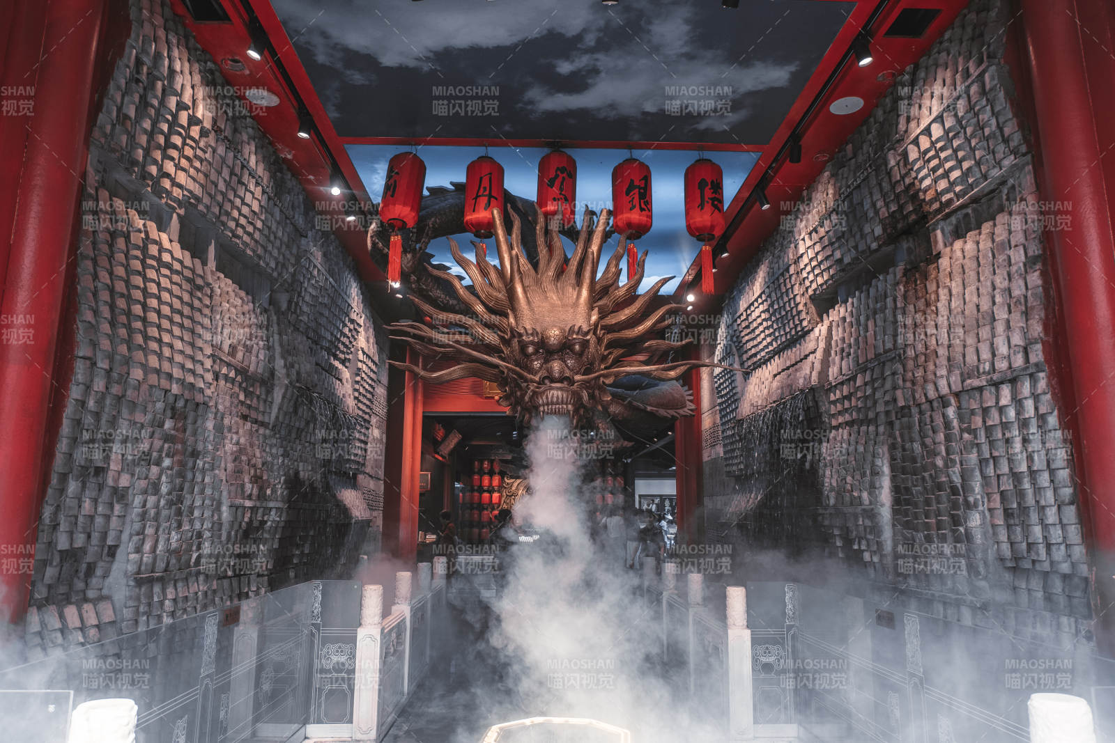 神秘古殿 烟雾缭绕图片