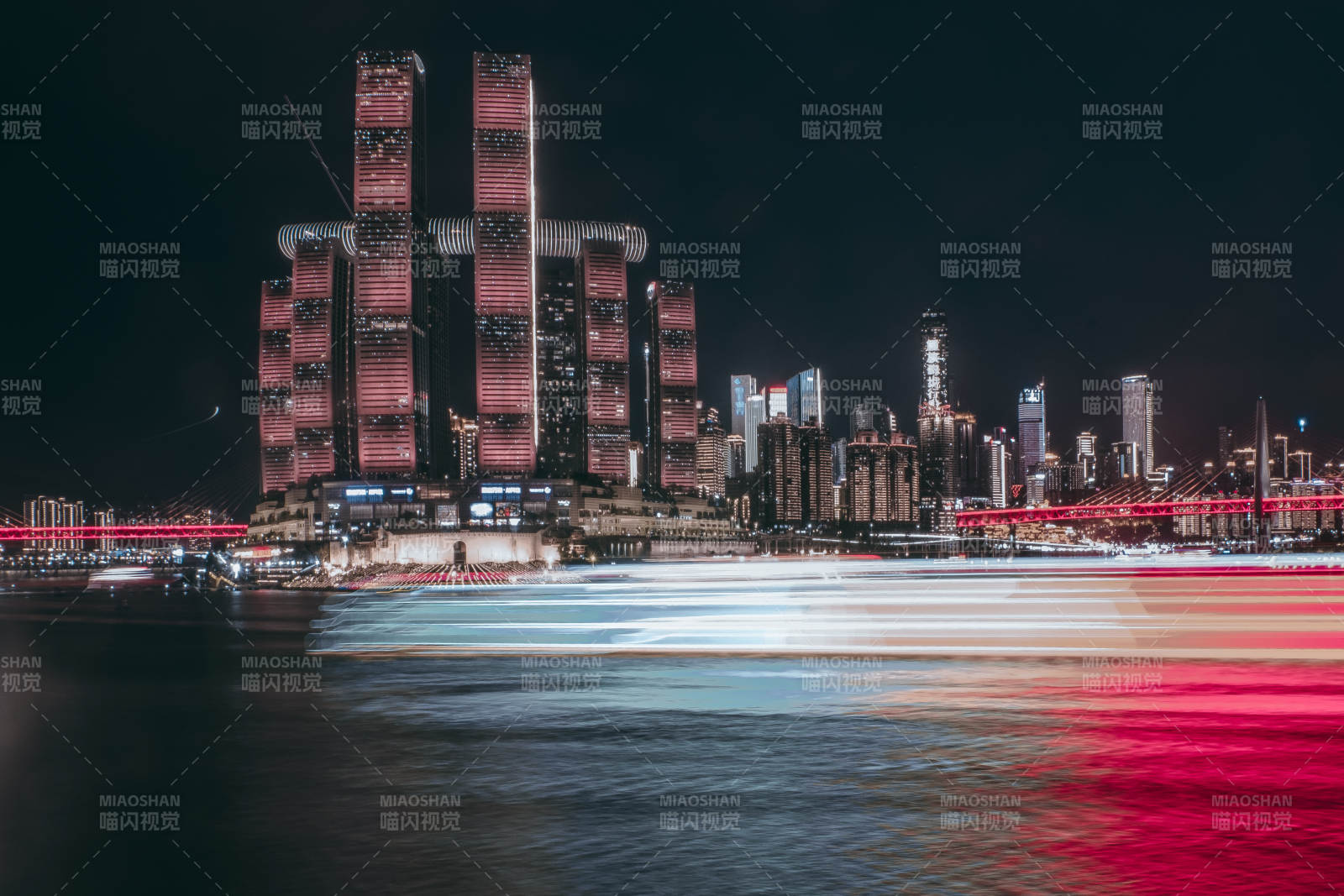 夜景城市灯光倒影图片