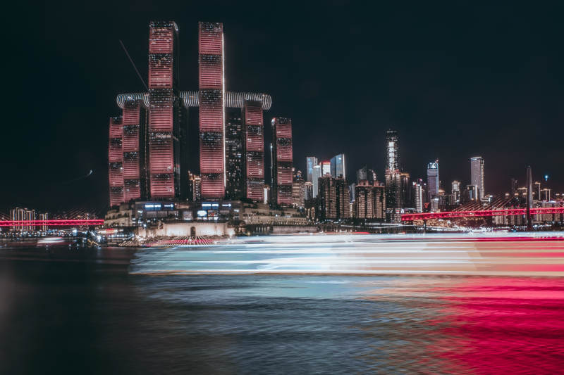 夜景城市灯光倒影图片