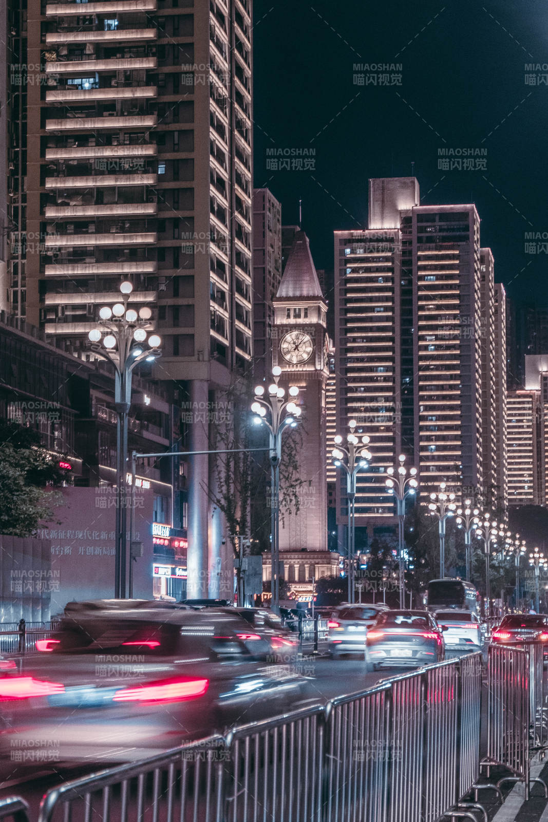 夜幕下的城市灯火辉煌图片