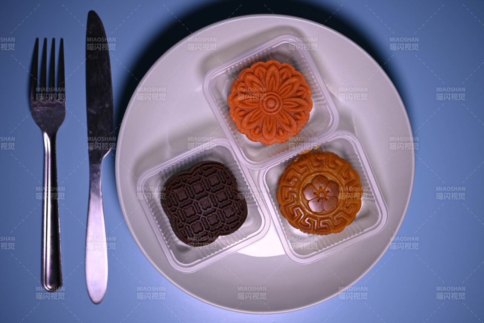 月饼三色盘中放图片