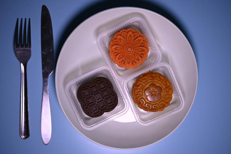 月饼三色盘中放图片