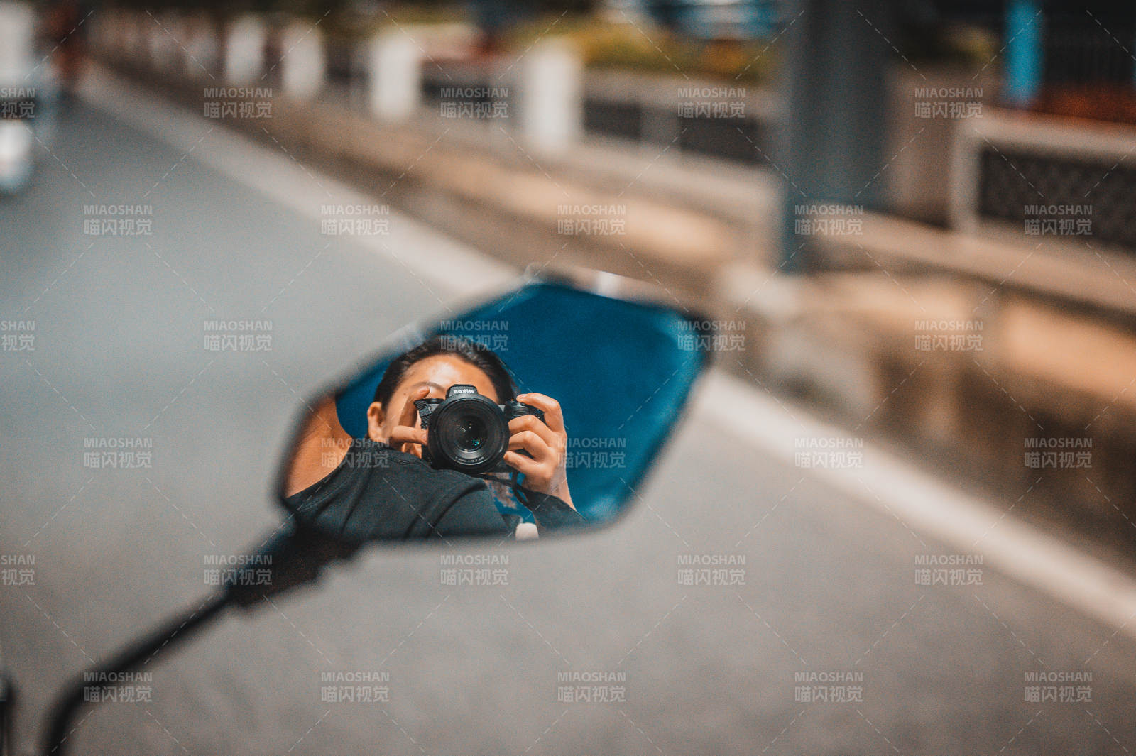 镜中自拍 街头一景图片