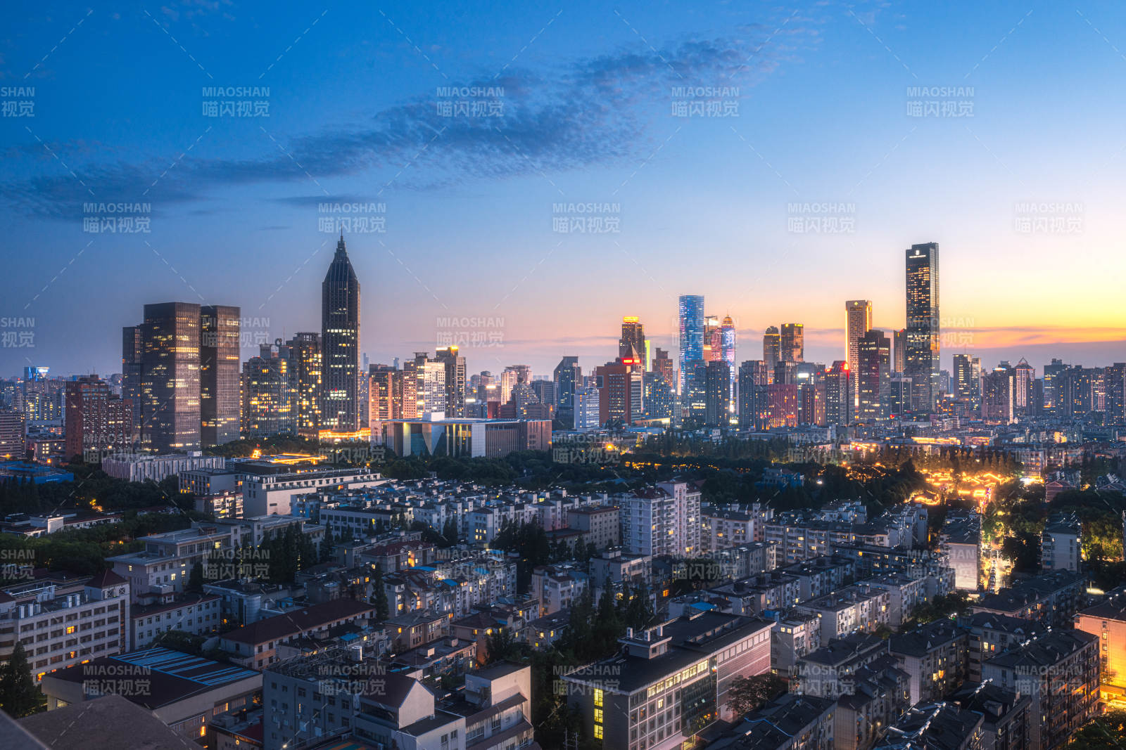 城市夜景灯火辉煌图片